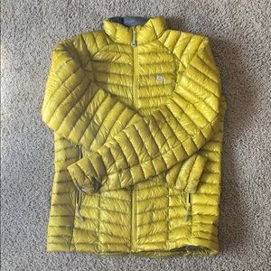Men’s M Mountain Hardwear puffy